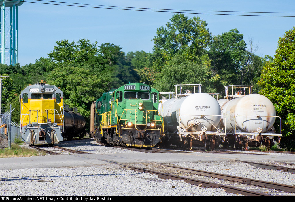 SQVR 3002 and CFWR 106 pose next to some stored tank cars
